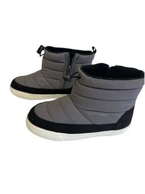 Cat & Jack Gray and Black  Kids Snow Boots